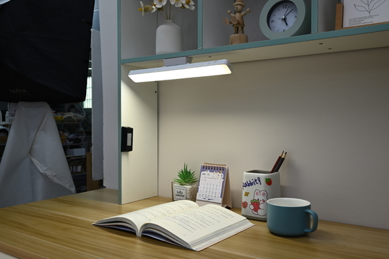 Modern 5W Table Lamp Guangzhou City Crafted Bedroom Ambiance Creation Lamp Styled In Picture Color.